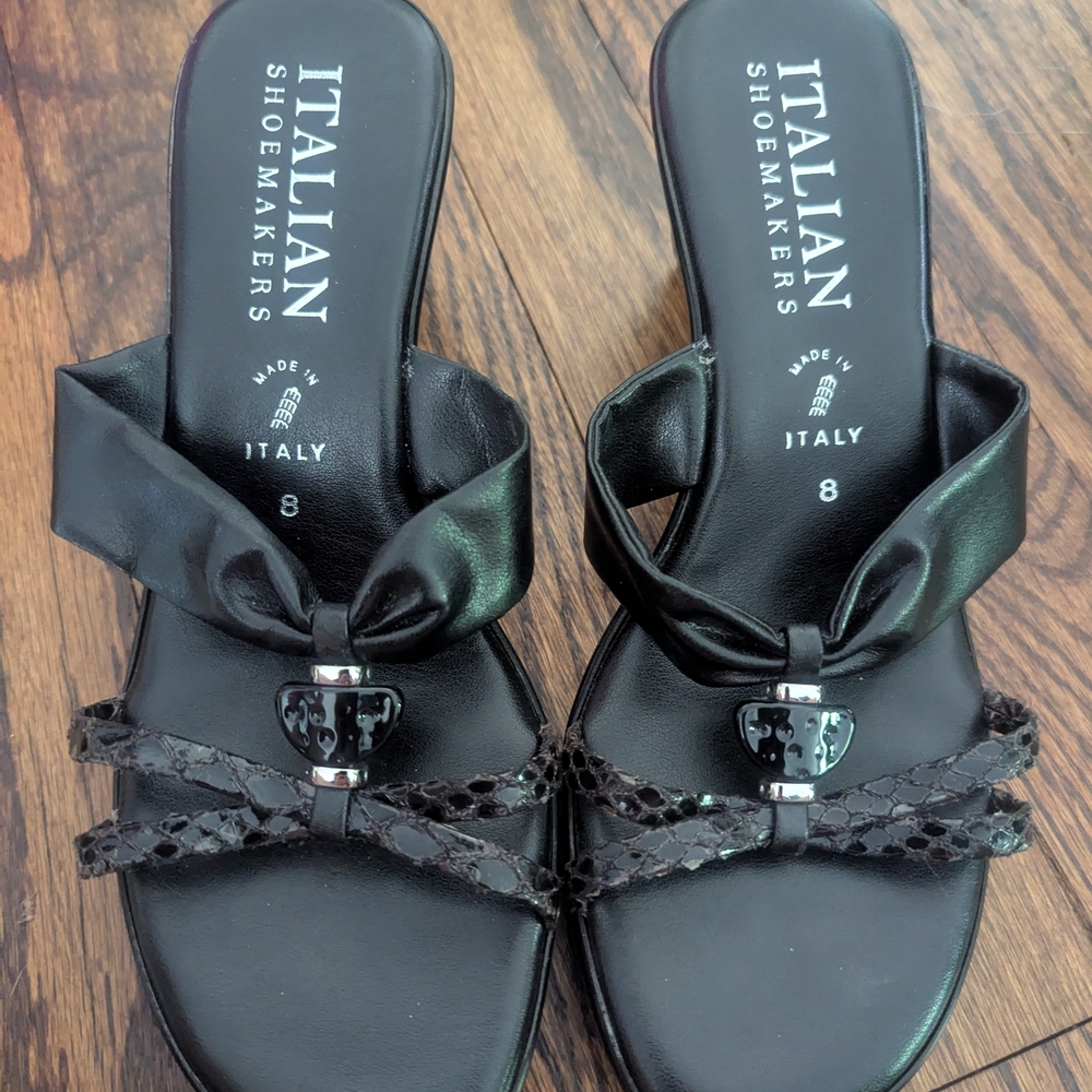 Italian Shoemakers Black Sandals with Bow Embellishment